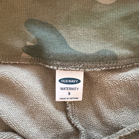 Old Navy Maternity Rollover Shorts - Bundle! Size Small - Picture 4 of 5